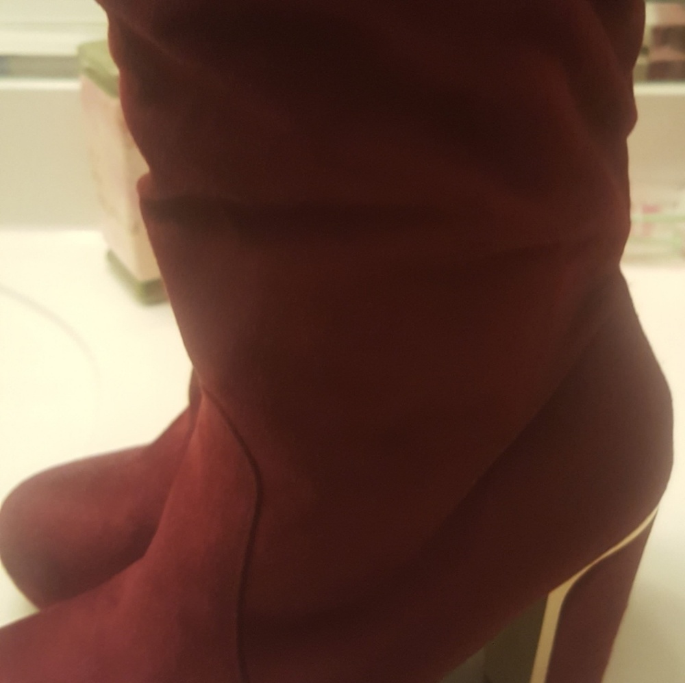 Burgundy suede boot